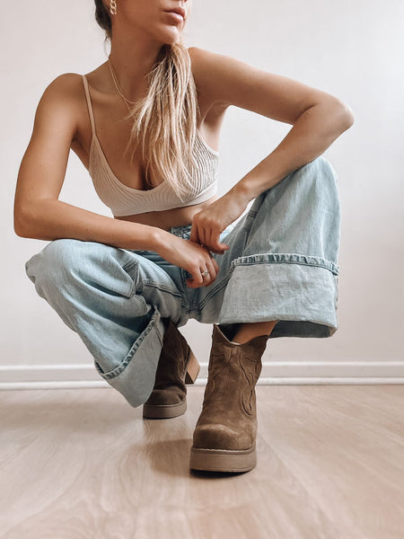 ANTONIA TAUPE